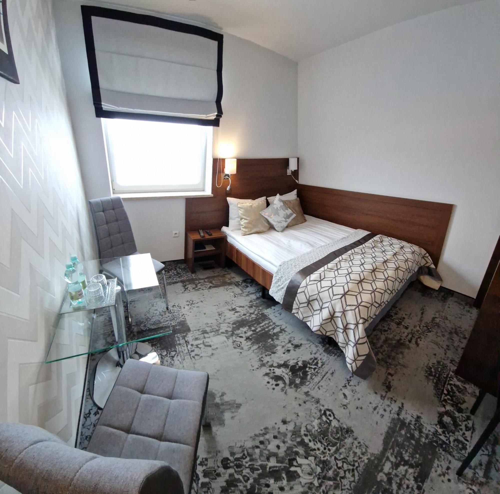 Cynamon Hotel Nowy Sacz Ngoại thất bức ảnh