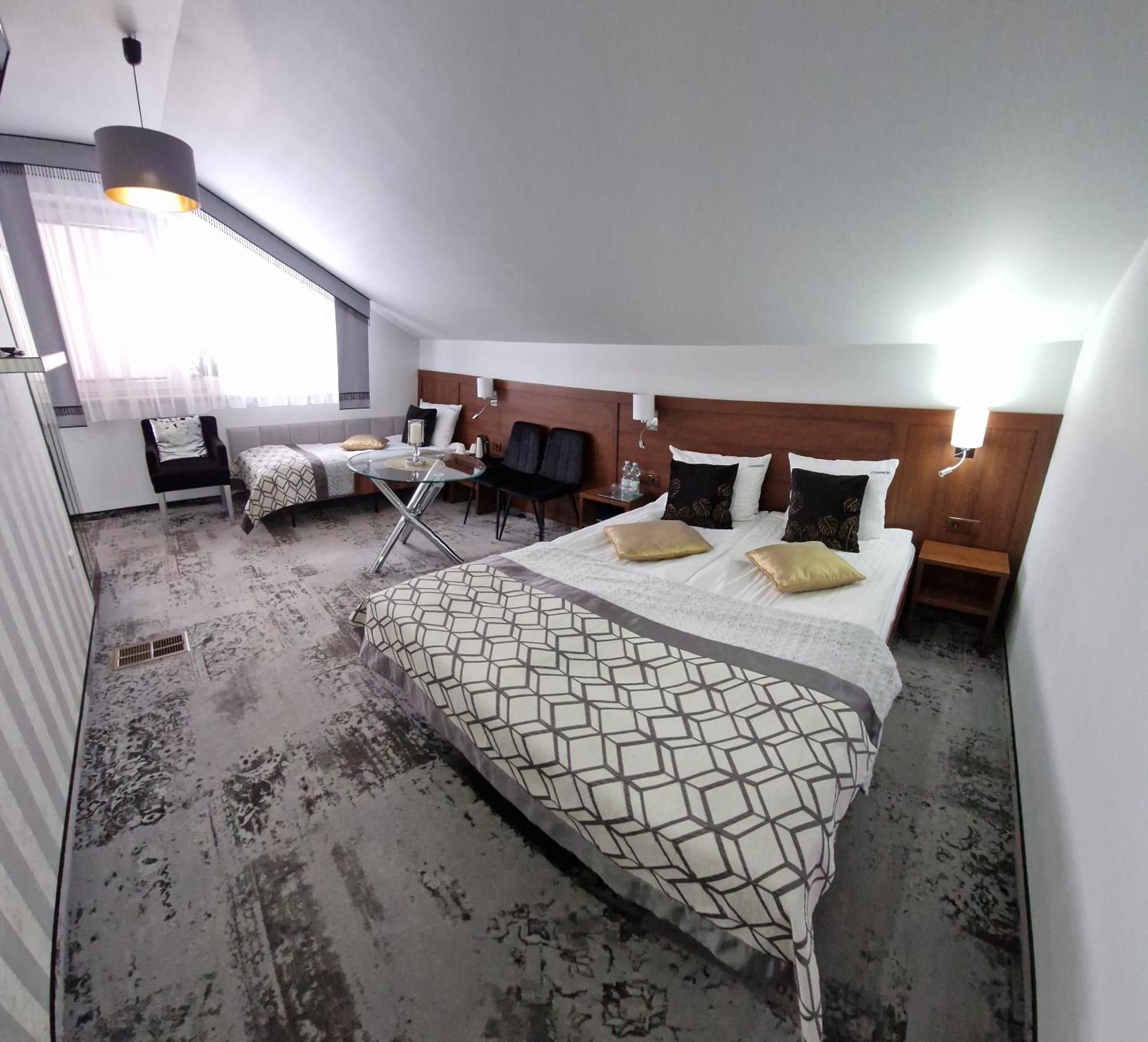 Cynamon Hotel Nowy Sacz Ngoại thất bức ảnh